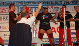 Kỷ lục thế giới: U70 vẫn nâng mức tạ 230kg dễ như đùa